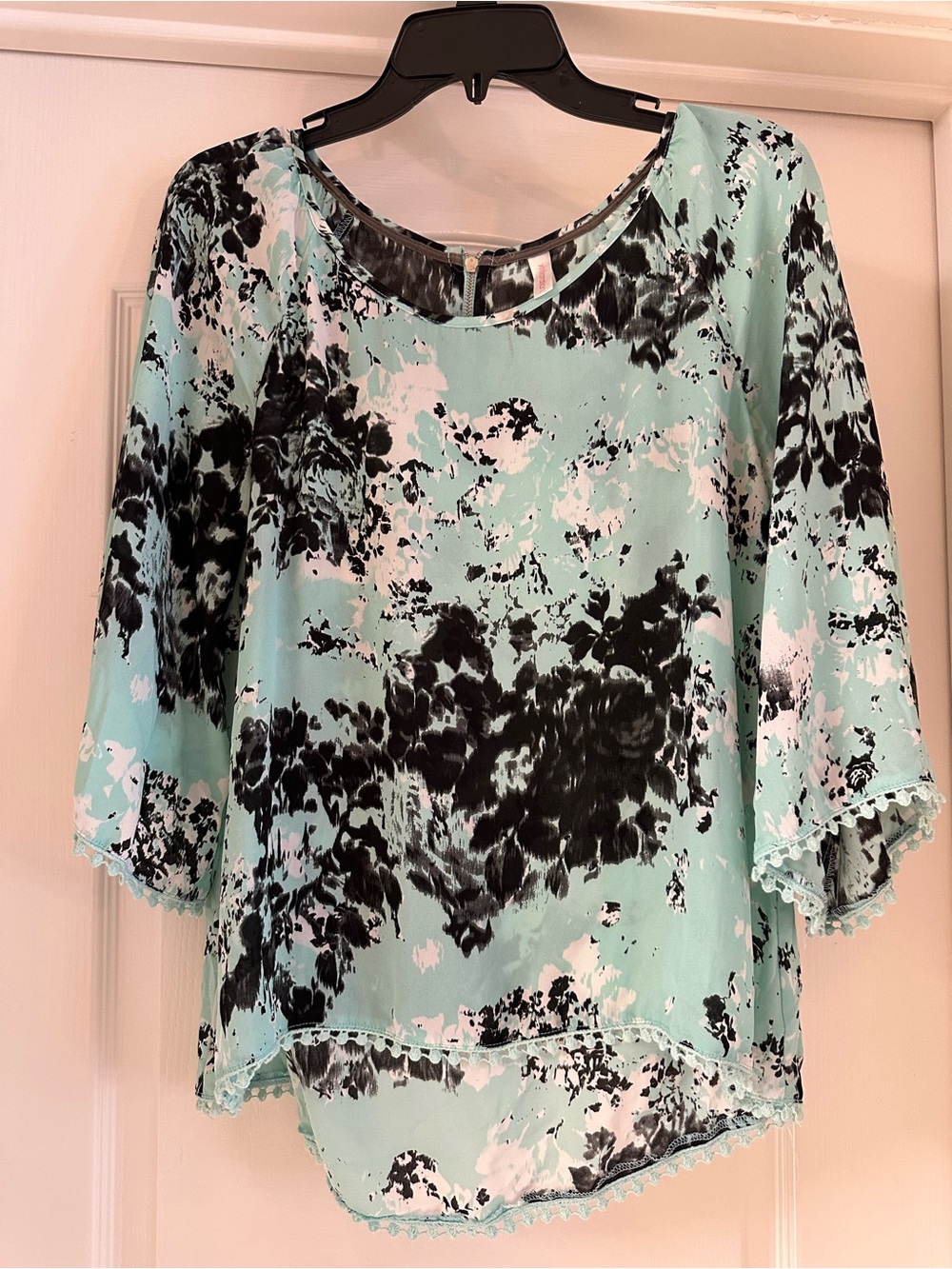 Xhilaration Mint, Black & White Floral Print Blouse